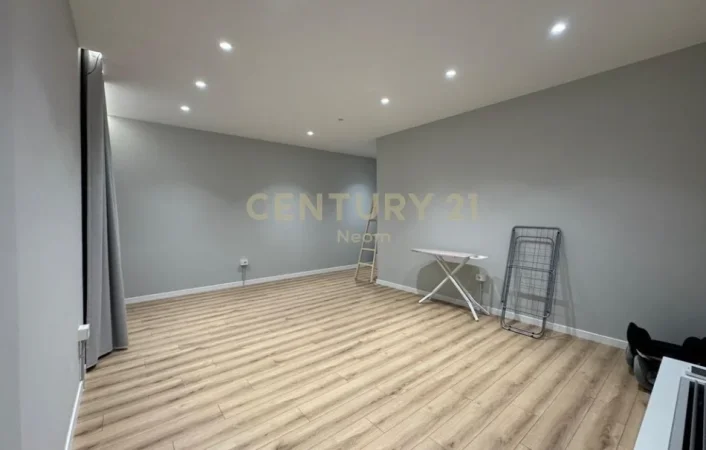 Tirane, jepet me qera apartament 2+1 Kati 0, 130 m² 1.800 € (Liqeni i Thate)