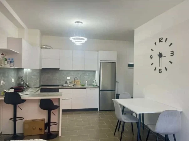 Tirane, jepet me qera apartament 1+1 Kati 8, 70 m² 500 € (kompleksi golden park)