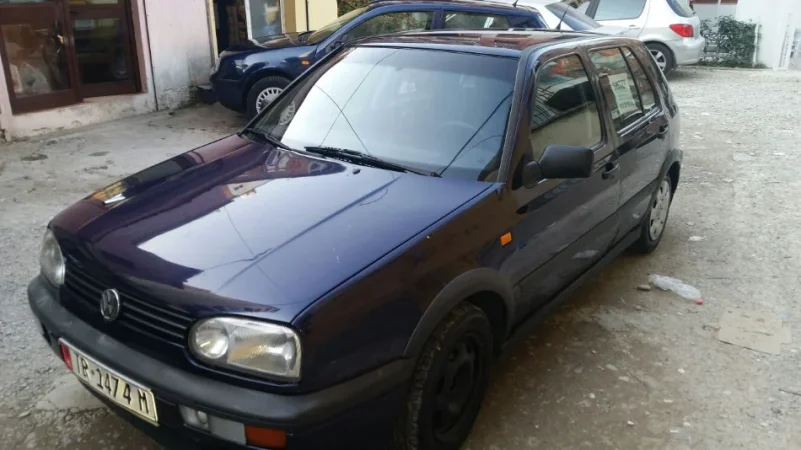 Tirane, shitet makine VW golf 3 viti 1997 Nafte, blu manuale Kondicioner 285.000 km 1.000 €