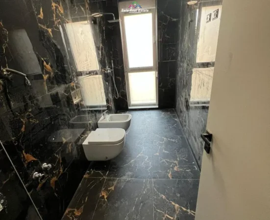 Tirane, jepet me qera apartament 1+1 Kati 3, 70 m² 620 € (ish fusha e aviacionit)