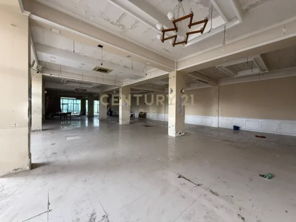 Tirane, jepet me qera ambjent biznesi Kati 0, 529 m² 3.000 € 