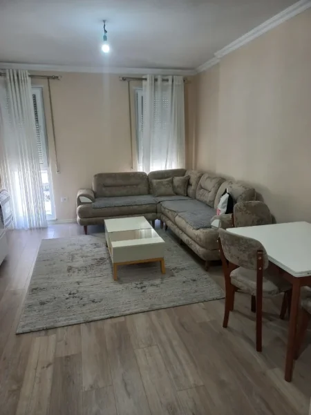 Tirane, jepet me qera apartament 2+1 , 80 m² (Univers City)