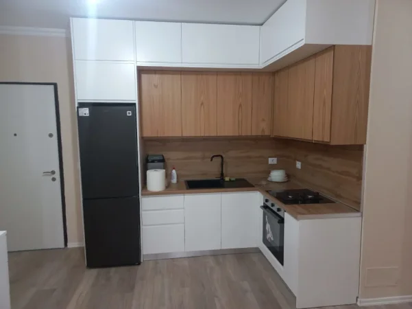 Tirane, jepet me qera apartament 2+1 , 80 m² (Univers City)
