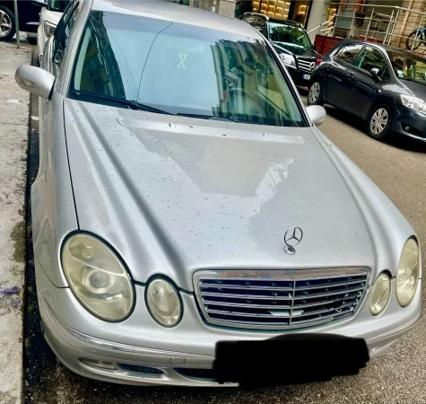 Tirane, shitet makine Mercedes Benz E class 270 Nafte, gri metalizato automatik Klima 300 km 4.000 €