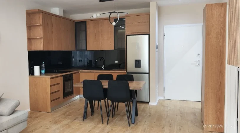 Tirane, jepet me qera apartament 1+1 Kati 3, 65 m² 650 € (ISH STACIONI I TRENIT)