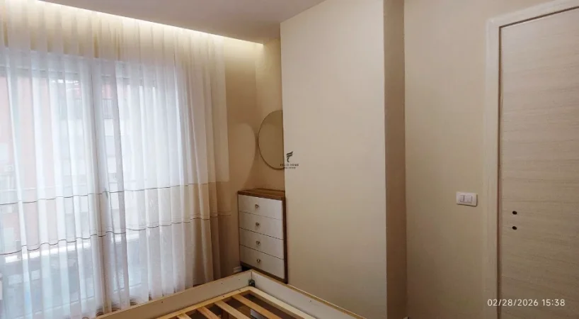 Tirane, jepet me qera apartament 1+1 Kati 3, 65 m² 650 € (ISH STACIONI I TRENIT)