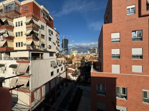 Tirane, jepet me qera apartament 2+1 Kati 6, 120 m² 500 € (MYSLYM SHYRI)