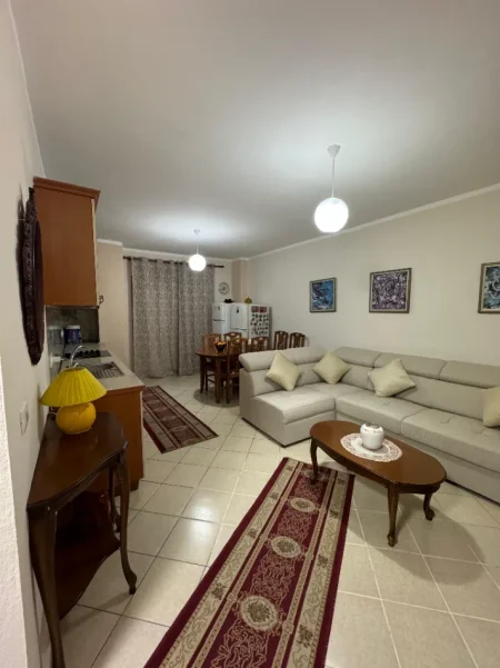 Tirane, jepet me qera apartament 2+1 Kati 4, 93 m² 650 € (Komuna e Parisit)