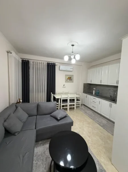Tirane, jepet me qera apartament 1+1 Kati 1, 55 m² 400 € (MISTO MAME)
