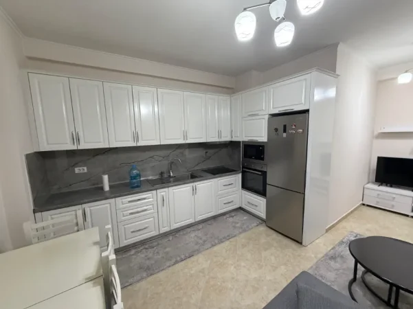 Tirane, jepet me qera apartament 1+1 Kati 1, 55 m² 400 € (MISTO MAME)