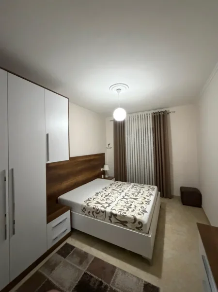 Tirane, jepet me qera apartament 1+1 Kati 1, 55 m² 400 € (MISTO MAME)