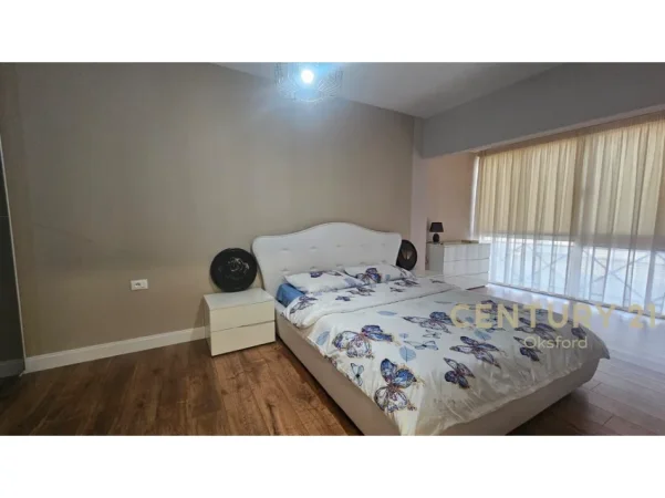 Tirane, jepet me qera apartament 2+1 Kati 3, 102 m² 750 € (Rruga Barrikadave)