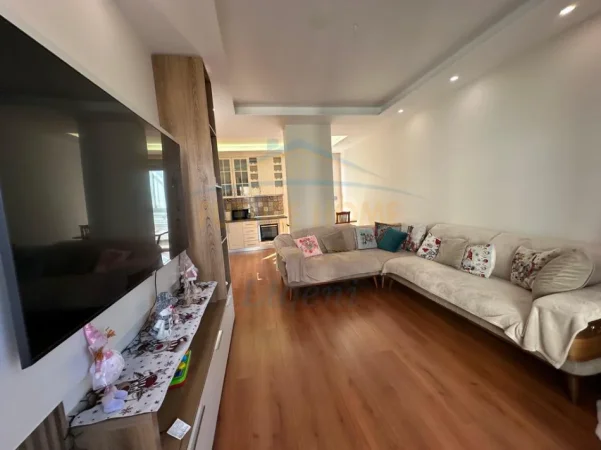 Tirane, jepet me qera apartament 2+1 Kati 5, 94 m² 750 € (LIQENI I THATE)