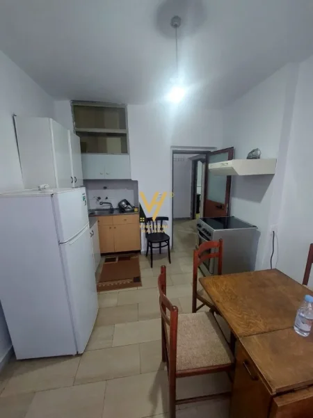 Tirane, jepet me qera apartament 1+1+Ballkon Kati 4, 70 m² 550 € (SHESHI WILLSON)