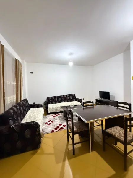 Tirane, jepet me qera apartament 1+1 Kati 3, 70 m² 450 Lek (Inxh e Ndertimit prane Konvikteve)