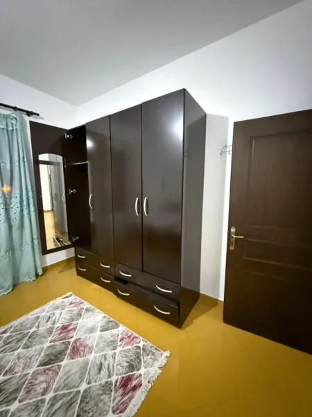 Tirane, jepet me qera apartament 1+1 Kati 3, 70 m² 450 Lek (Inxh e Ndertimit prane Konvikteve)