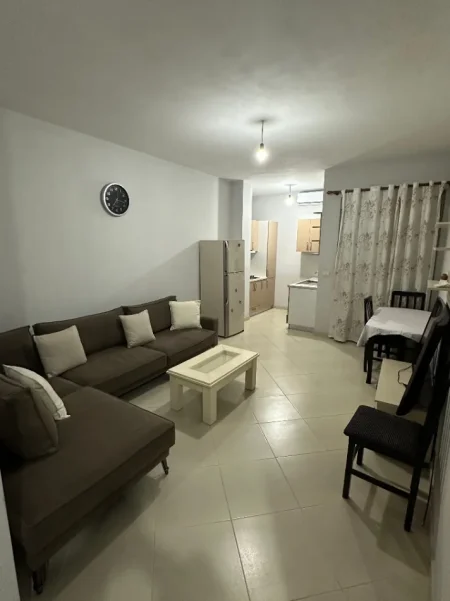 Tirane, jepet me qera apartament 1+1 , 75 m² 450 € (Selitë)
