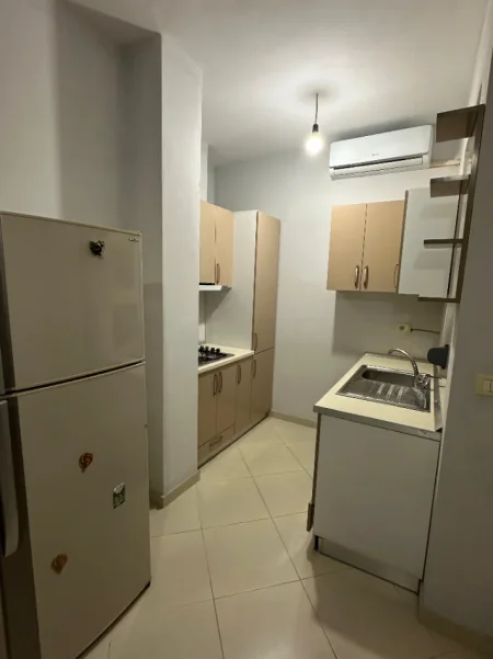 Tirane, jepet me qera apartament 1+1 , 75 m² 450 € (Selitë)