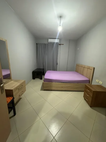 Tirane, jepet me qera apartament 1+1 , 75 m² 450 € (Selitë)