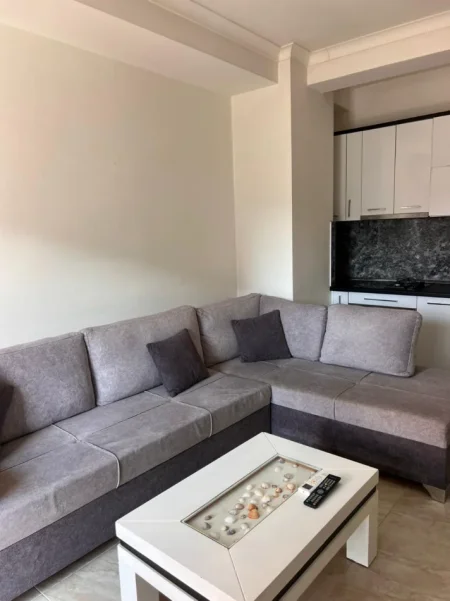 Tirane, jepet me qera apartament 1+1 Kati 3, 60 m² 500 € (Green City , Astir)