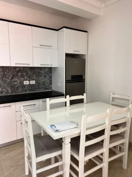 Tirane, jepet me qera apartament 1+1 Kati 3, 60 m² 500 € (Green City , Astir)