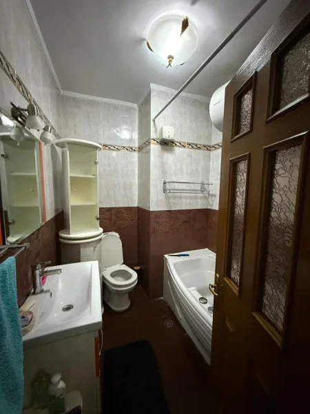 Tirane, jepet me qera apartament 2+1 Kati 7, 100 m² 1.001 € 