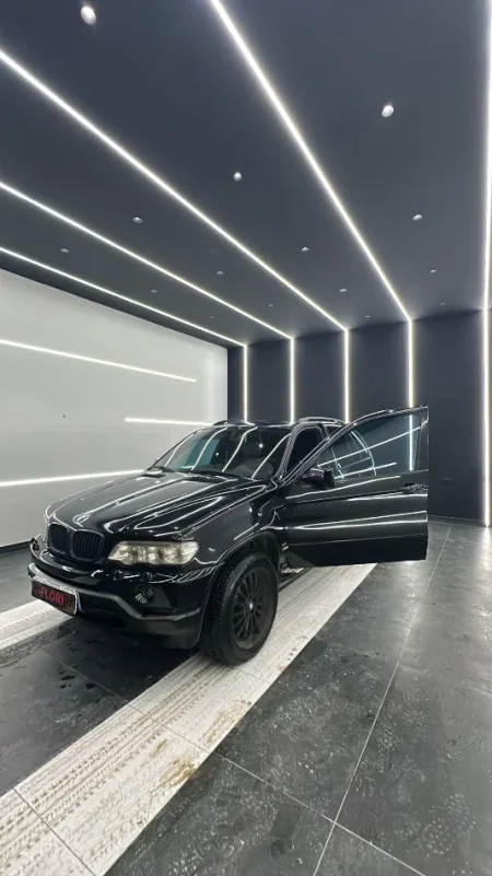 Tirane, shitet SUV Bmw Nafte, e zeze automatik Kondicioner 370.000 km 2.800 €