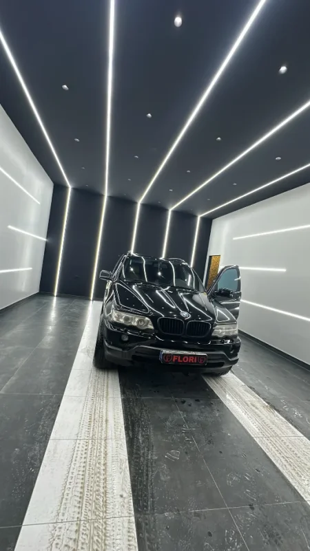 Tirane, shitet SUV Bmw Nafte, e zeze automatik Kondicioner 370.000 km 2.800 €