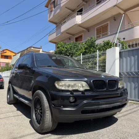 Tirane, shitet SUV Bmw Nafte, e zeze automatik Kondicioner 370.000 km 2.800 €
