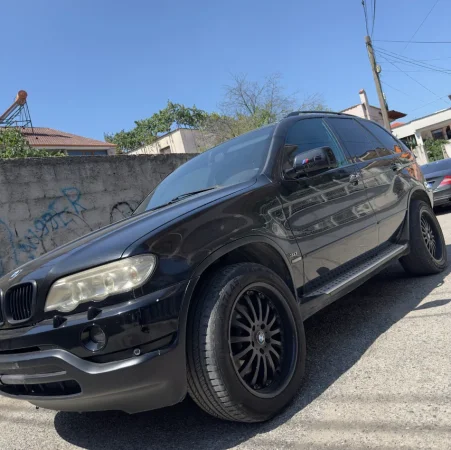 Tirane, shitet SUV Bmw Nafte, e zeze automatik Kondicioner 370.000 km 2.800 €