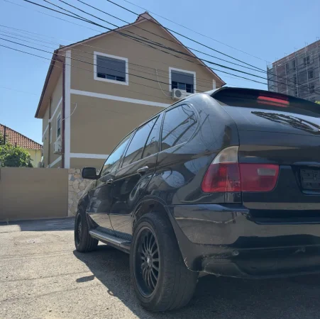 Tirane, shitet SUV Bmw Nafte, e zeze automatik Kondicioner 370.000 km 2.800 €
