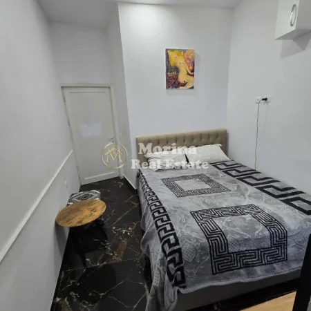 Tirane, jepet me qera apartament 1+1 Kati 1, 20 m² 250 € (Xhamlliku)