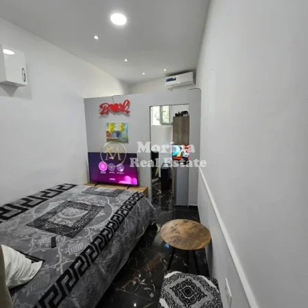 Tirane, jepet me qera apartament 1+1 Kati 1, 20 m² 250 € (Xhamlliku)
