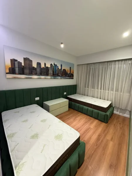 Tirane, jepet me qera apartament 2+1 , 120 m² 1.800 € (Garda)