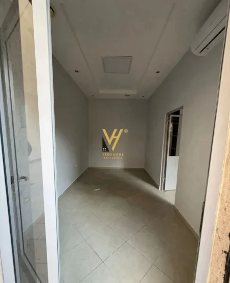 Tirane, jepet me qera ambjent biznesi Kati 0, 40 m² 400 € (RRUGA HAXHI HYSEN DALLIU)