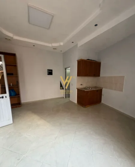 Tirane, jepet me qera ambjent biznesi Kati 0, 40 m² 400 € (RRUGA HAXHI HYSEN DALLIU)