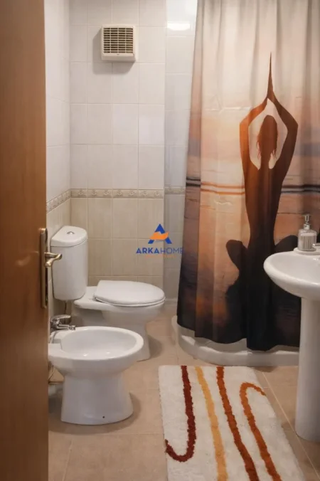 Tirane, jepet me qera apartament 2+1+Ballkon , 96 m² 625 € 