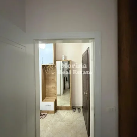 Tirane, jepet me qera apartament 1+1 Kati 1, 55 m² 450 € (Yzberisht)