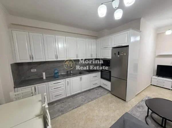 Tirane, jepet me qera apartament 1+1 Kati 1, 55 m² 450 € (Yzberisht)