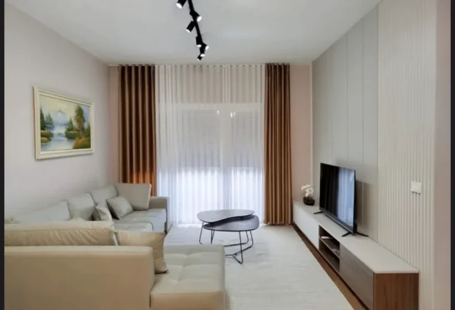 Tirane, jepet me qera apartament 1+1 Kati 5, 80 m² 700 € (PAZARI I RI)