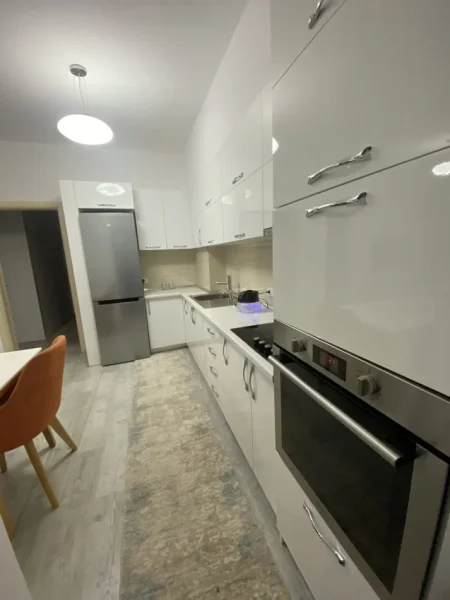 Tirane, jepet me qera apartament 2+1+Ballkon Kati 3, 95 m² 750 € (Pazari i Ri/Lincoln Center)