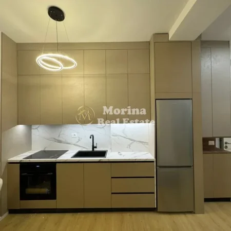 Tirane, jepet me qera apartament 1+1 Kati 6, 60 m² 500 € (Ali Demi)