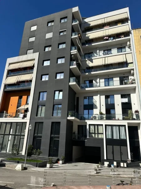 Tirane, jepet me qera ambjent biznesi , 85 m² 600 € 