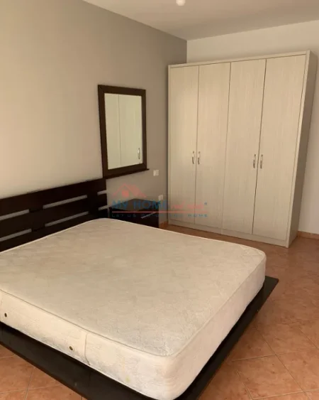 Tirane, jepet me qera apartament 2+1+Ballkon Kati 2, 90 m² 730 € (Komuna e Parisit)