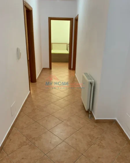 Tirane, jepet me qera apartament 2+1+Ballkon Kati 2, 90 m² 730 € (Komuna e Parisit)