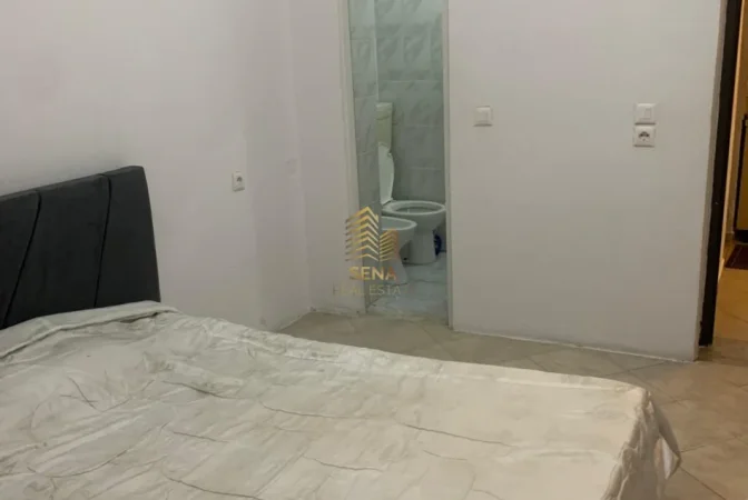 Tirane, jepet me qera apartament 1+1 Kati 1, 65 m² 350 € (Afer rrethrrotullimit te Ali Demit)