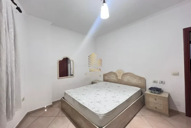 Tirane, jepet me qera apartament 1+1+Ballkon Kati 4, 72 m² 450 € (Porcelan)