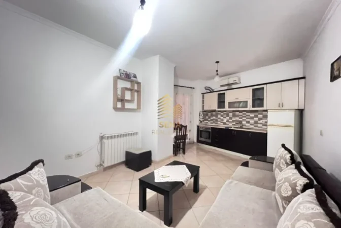 Tirane, jepet me qera apartament 1+1+Ballkon Kati 4, 72 m² 450 € (Porcelan)