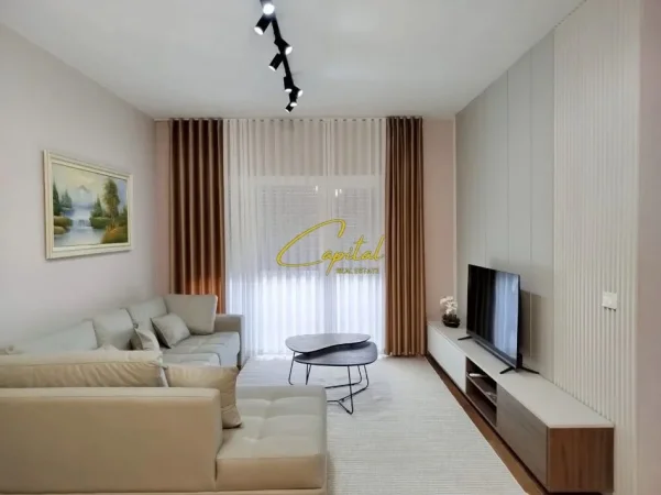 Tirane, jepet me qera apartament 1+1 Kati 5, 80 m² 700 € (PAZARI I RI)