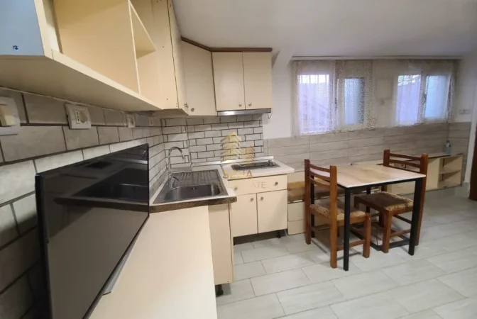 Tirane, jepet me qera apartament 1+1 Kati 1, 35 m² 310 € (5 Maji)